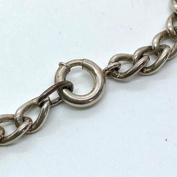 Carved Green Bakelite Necklace Vintage on Silvertone Chain - Picture 6 of 10